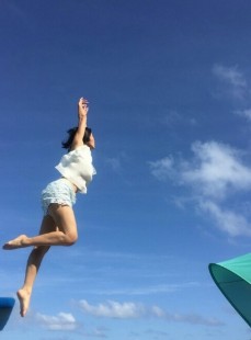 张歆艺夏日热舞写真展现率性活力