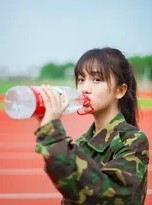 迷彩映韶华 戎装绽芳华