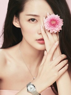 沁甜交织柔光如诗李沁写真演绎甜美女神双重魅力