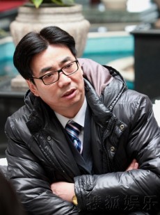 张嘉译56岁生日曝光！驼背大叔变男神，凭啥被叫国剧一哥？