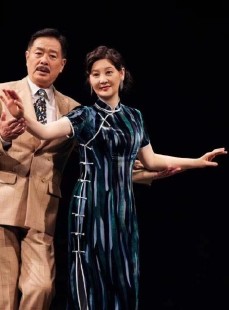被骂第三者26年、拿遍华表飞天，58岁的徐帆图什么？