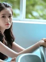 刘浩存黑裙重返校园光影流转中回望青涩与绽放