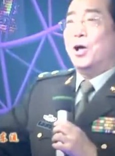 曾高喊“我看谁敢报警”的父亲，如今住进高干病房谁在买单？