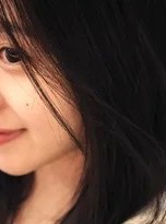 刘浩存灵动怼脸自拍展露少女真我清澈双眸尽显古灵精怪