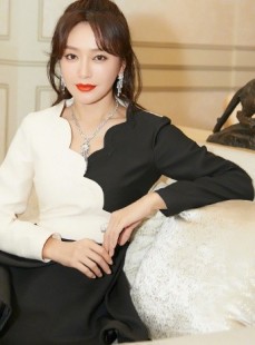 秦岚：台上零交流台下甜蜜，46岁的她才是真清醒