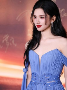 藏海传香暗荼蓝衣提灯惊艳众生 张婧仪浓妆诠释权谋美学