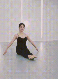 舞者一字马竖叉的柔韧之美与练习之道