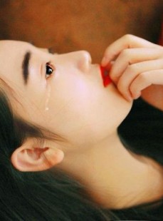 泪光中的静谧时光