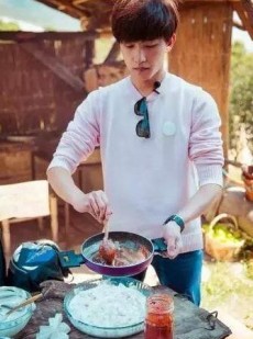 # 被骂三年后，她用一条卢靖姗微博让内娱闭嘴