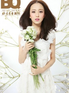 佟丽娅时尚光影演绎清新与优雅