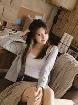 纯白邂逅：夏日私房写真中的灵动光影与曲线诗篇