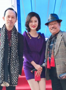 光影流转间的主持风采：姗娜现场主持实录