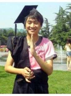 同届参赛尼格买提站稳春晚主会场，他却18年无缘