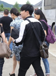 黄圣依多面魅力精彩绽放 时尚穿搭展现动人风采