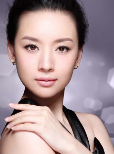 时光淬炼下的静谧绽放董洁光影写真诠释岁月从容之美