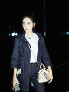 古力娜扎牛仔风尚街头漫步尽显飒爽英姿