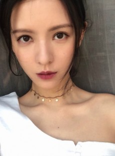内娱建模脸张予曦：美到窒息却演技争议不断，她到底差在哪儿？