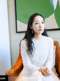 韩雪一袭仙裙惊艳亮相光影流转间尽显优雅风华
