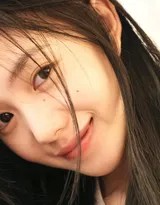 刘浩存灵动怼脸自拍展露少女真我清澈双眸尽显古灵精怪  第3张