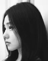 刘浩存灵动怼脸自拍展露少女真我清澈双眸尽显古灵精怪  第4张