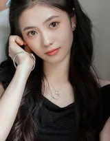 刘浩存黑裙重返校园光影流转中回望青涩与绽放  第6张
