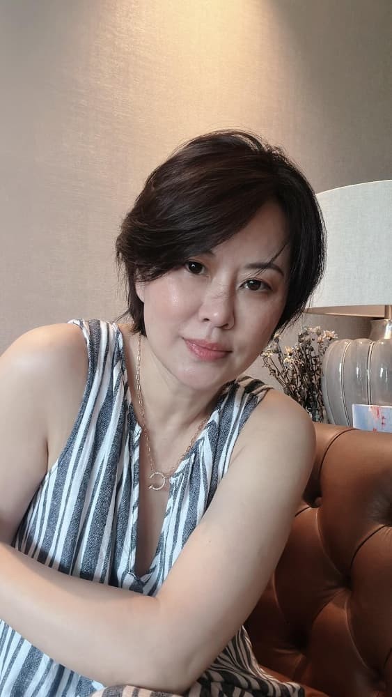 岁月沉淀的从容之美：解读四十岁女性的最佳状态  第1张