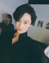张馨予黑白光影间的飒爽演绎  第8张