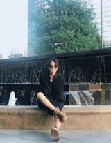 张馨予黑白光影间的飒爽演绎  第7张