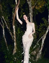 月下仙踪·单依纯夜光白裙秘境写意  第7张