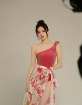 江疏影海滨风情光影漫舞展修长身姿  第2张