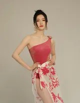 江疏影海滨风情光影漫舞展修长身姿  第3张