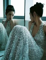 田曦薇私房写真演绎闪耀蜕变深V钻裙展露多元魅力  第1张