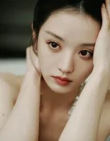 田曦薇私房写真演绎闪耀蜕变深V钻裙展露多元魅力  第4张