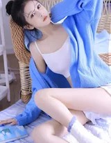 粉蓝交织的纯欲诗篇 丸子头少女的私房光影絮语  第3张