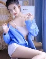 粉蓝交织的纯欲诗篇 丸子头少女的私房光影絮语  第2张