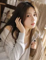 纯白邂逅：夏日私房写真中的灵动光影与曲线诗篇  第3张