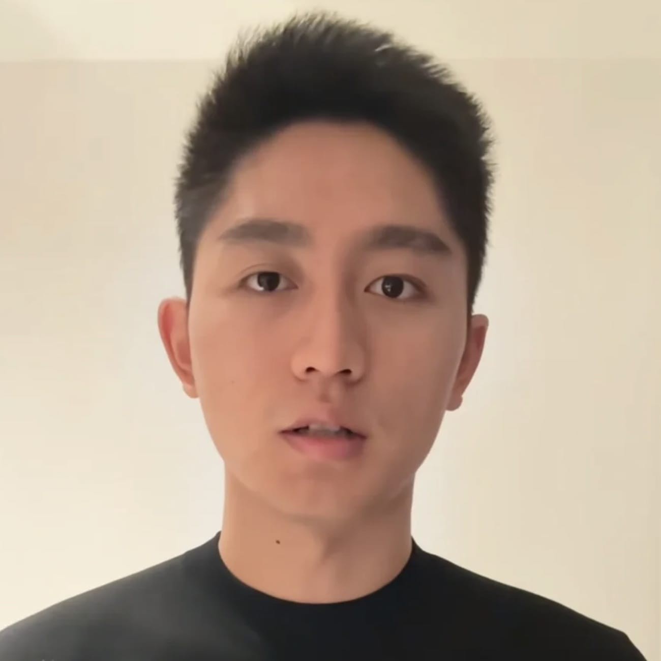 羊毛月争议漩涡：从嘲讽求职到网红恋情的多重解读  第1张