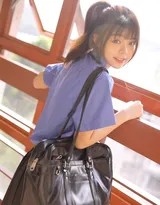 蓝衣黑裙定格青春居家时光  第9张