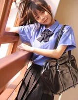 蓝衣黑裙定格青春居家时光  第6张