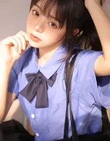 蓝衣黑裙定格青春居家时光  第5张