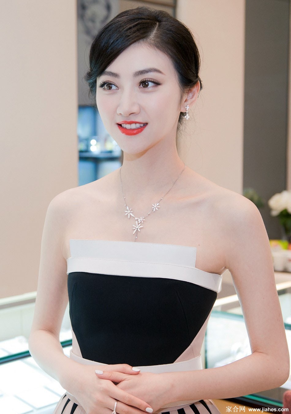 人间富贵花景甜璀璨绽放 华贵珠宝映衬盛世美颜  第6张