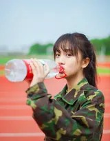 迷彩映韶华 戎装绽芳华  第1张