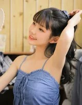 静谧光影中盛开 一位齐刘海女孩与岁月的温柔对白  第5张
