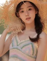 黄昏之约:白裙少女的动人瞬间 第1张 黄昏之约:白裙少女的动人瞬间 第1张