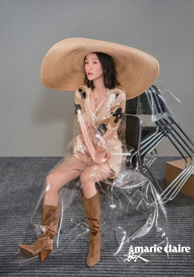 周迅于嘉人周年刊光影间演绎灵性诗篇  第1张