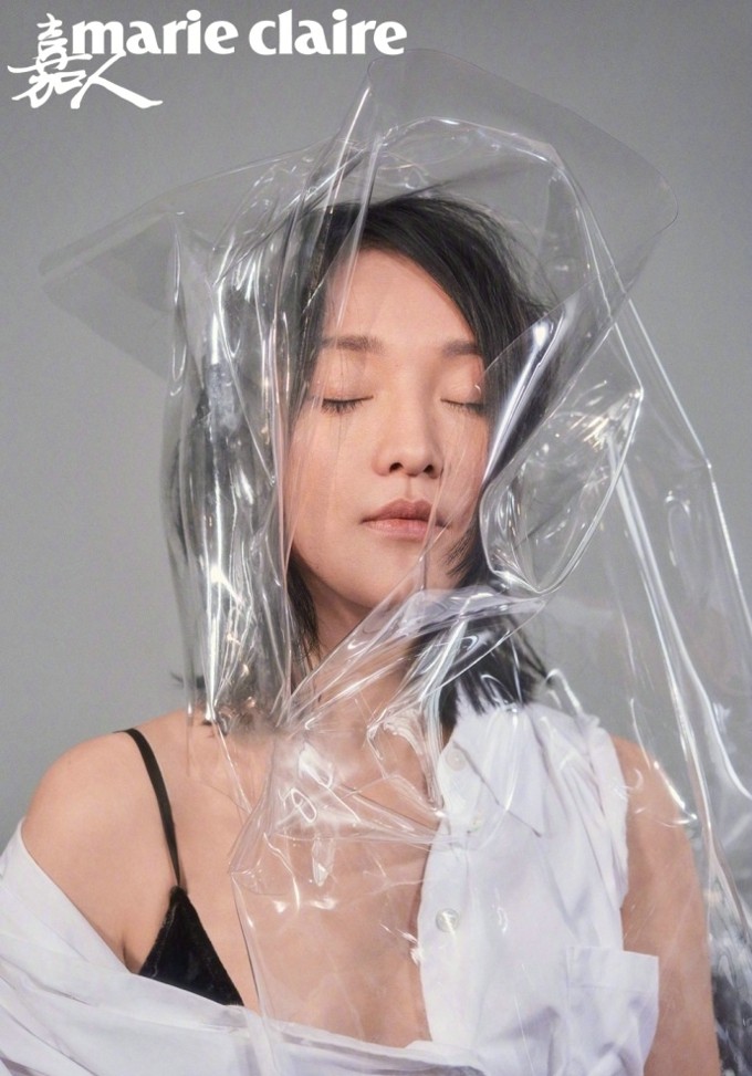 周迅于嘉人周年刊光影间演绎灵性诗篇  第2张