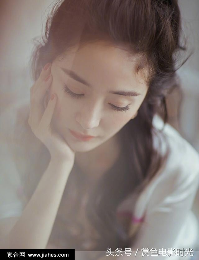 杨幂蓝黄格纹翩跹绽放春日少女浪漫图鉴  第2张