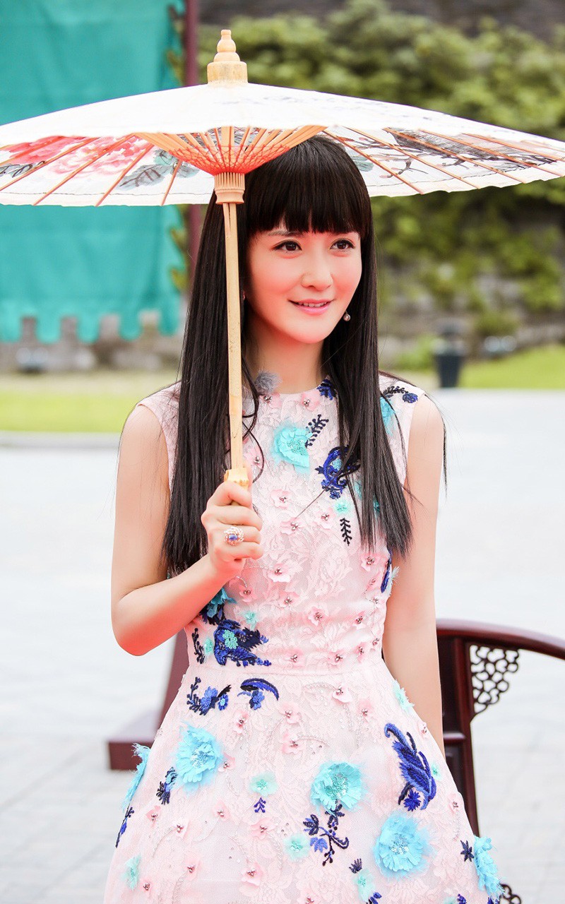 谢娜百变之旅从拳台女侠到水舞精灵的华丽转身  第1张