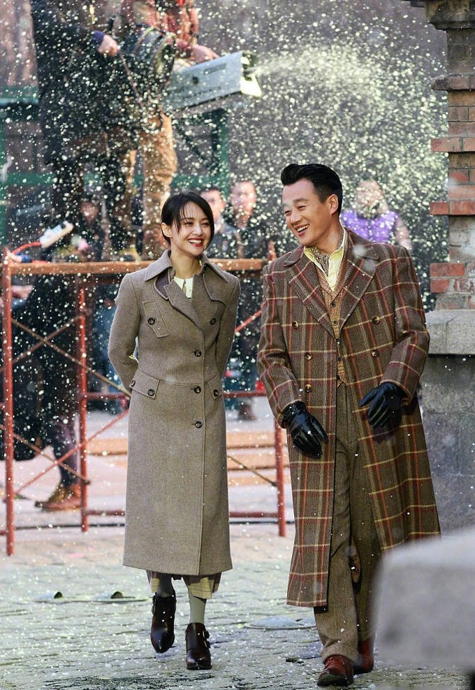 郑爽佟大为绝密者路透曝光 红唇风衣首演谍战引期待  第1张