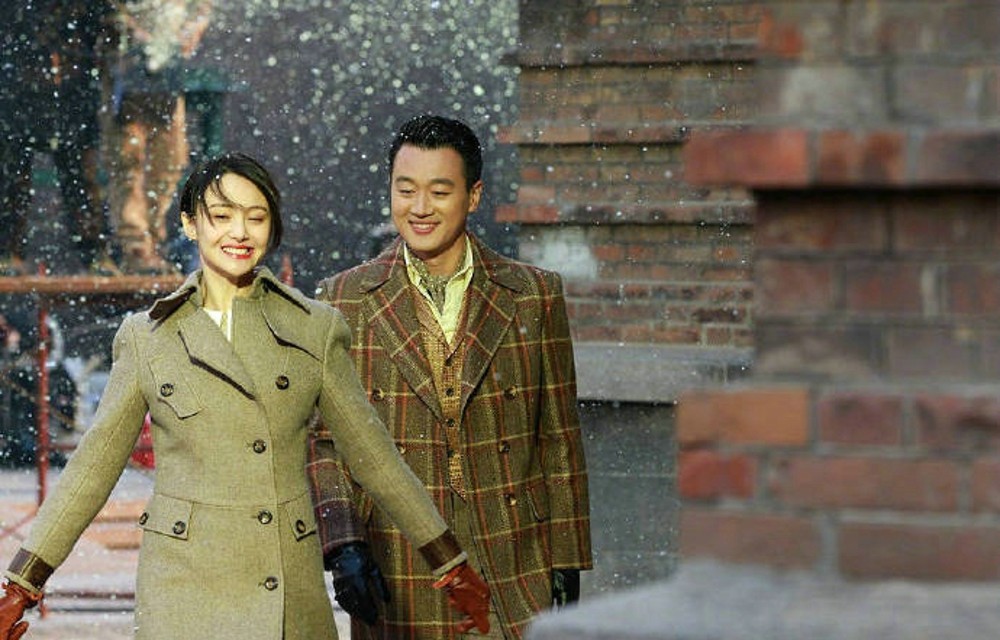 郑爽佟大为绝密者路透曝光 红唇风衣首演谍战引期待  第4张